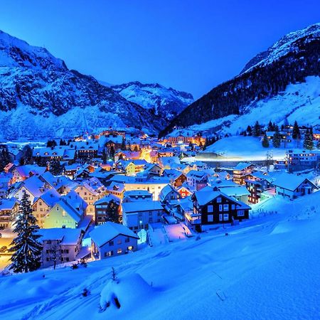 Top Modernes Apartment Im Herzen Von Andermatt Balkon & Bergblick ภายนอก รูปภาพ